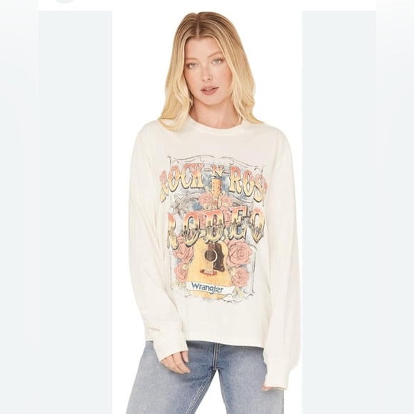 Wrangler Tops - ✨Wrangler Medium Rock 'N Rose Rodeo Long Sleeve Shirt cream